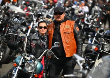 Унгараас Монгол хүртэл 10,000 км: Мэргэжил нэгтэй, ижил хоббитой моточин гэр бүл