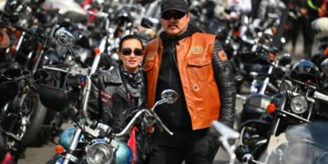 Унгараас Монгол хүртэл 10,000 км: Мэргэжил нэгтэй, ижил хоббитой моточин гэр бүл